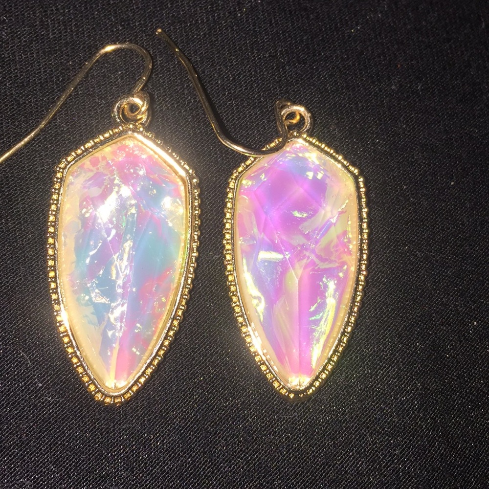Similar to Kendra Scott size M